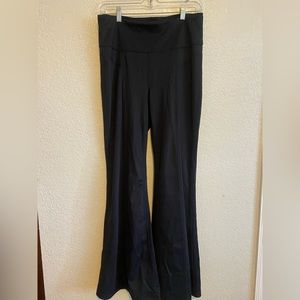 Black flared legging